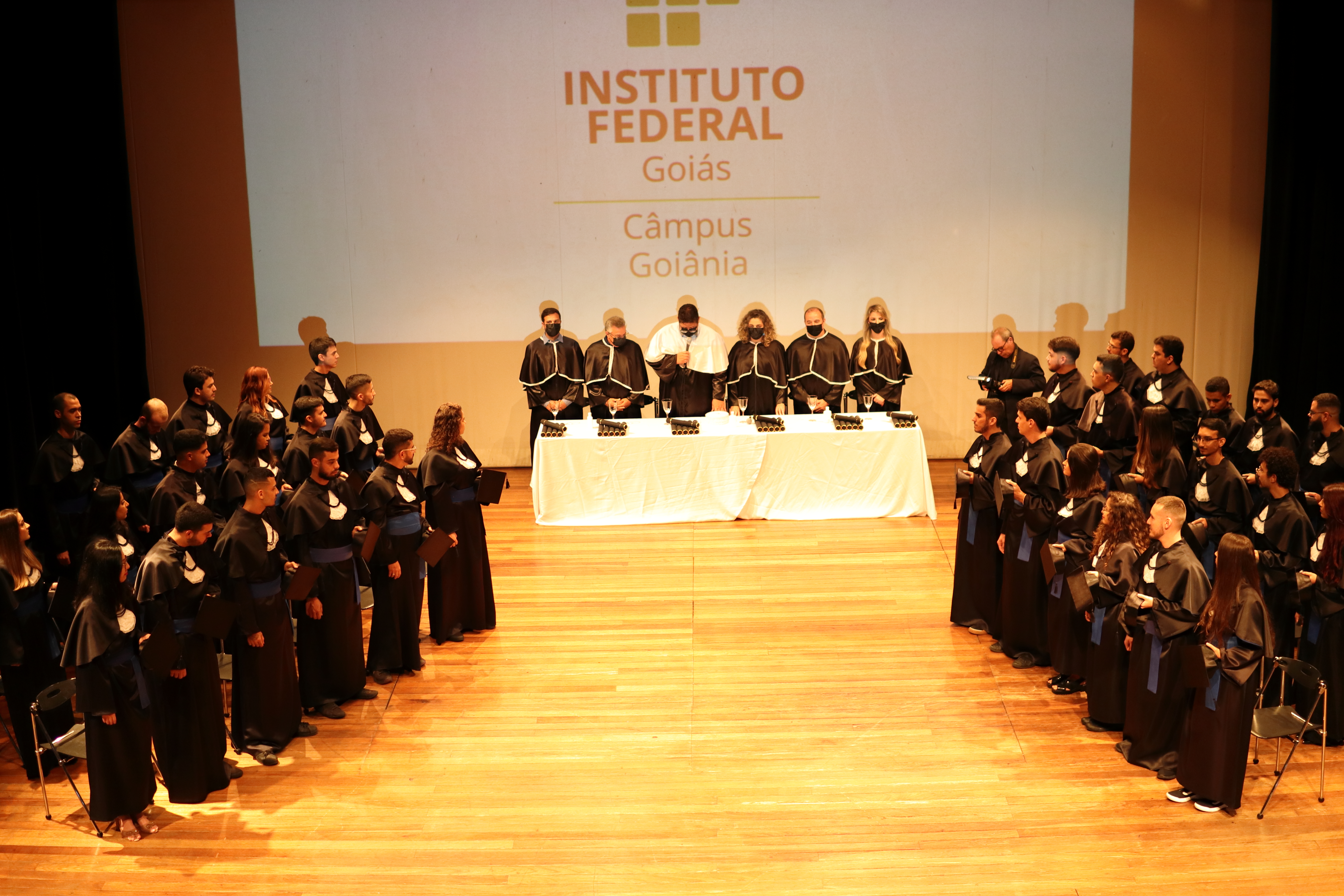 Evento foi realizado no Teatro do IFG, que tem capacidade para 300 convidados. Por isso, outra cerimônia será realizada no dia 20 para contemplar familiares e amigos de outros 37 formandos nos cursos de Licenciaturas e do Bacharelado em Química